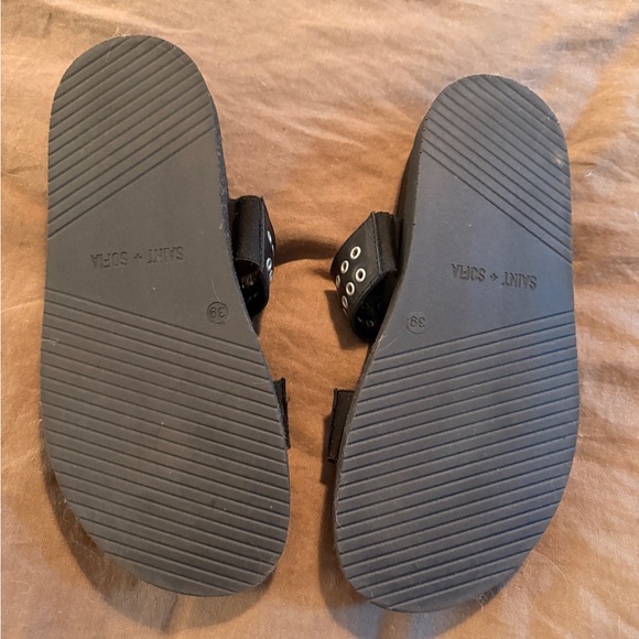 Very 90s! Saint and Sofia Black Slide Sandals with Silver Eyelets - Picture 3 of 5